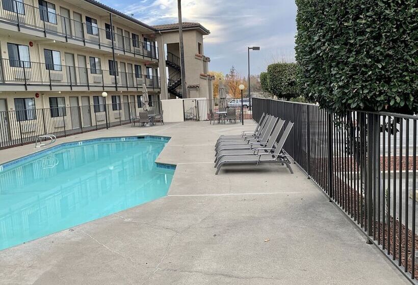 هتل Rodeway Inn Sacramentouniversity Area