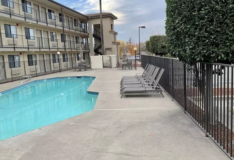 Отель Rodeway Inn Sacramentouniversity Area