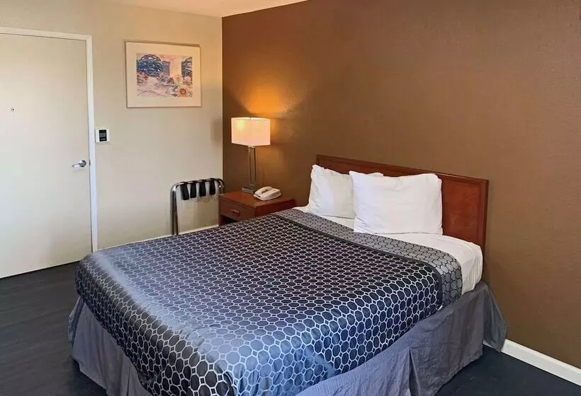 Отель Rodeway Inn Sacramentouniversity Area