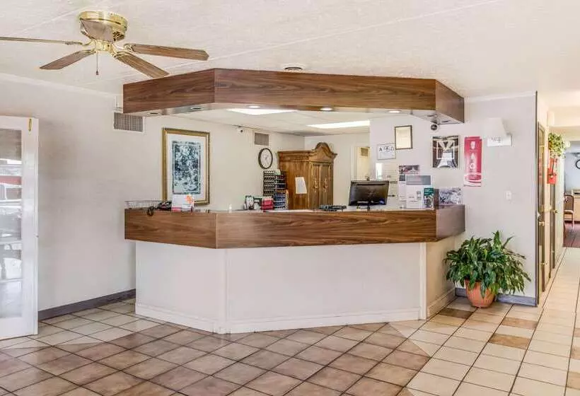 汽车旅馆 Econo Lodge Eden