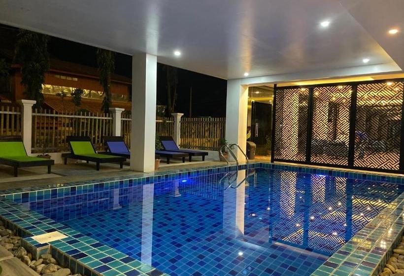 בית מלון כפרי Serene Premier Vangvieng