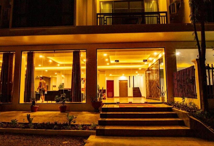 בית מלון כפרי Serene Premier Vangvieng