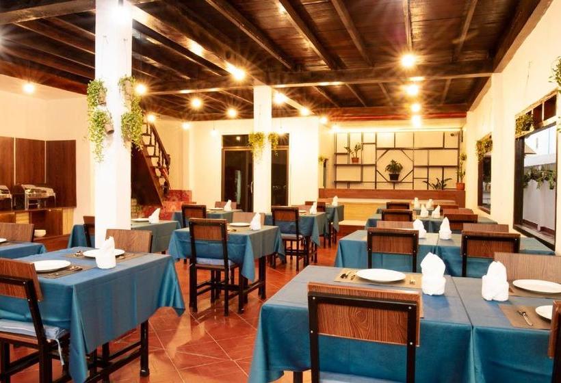 בית מלון כפרי Serene Premier Vangvieng