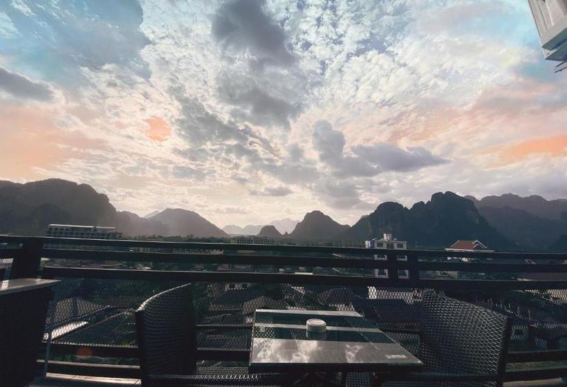 בית מלון כפרי Serene Premier Vangvieng