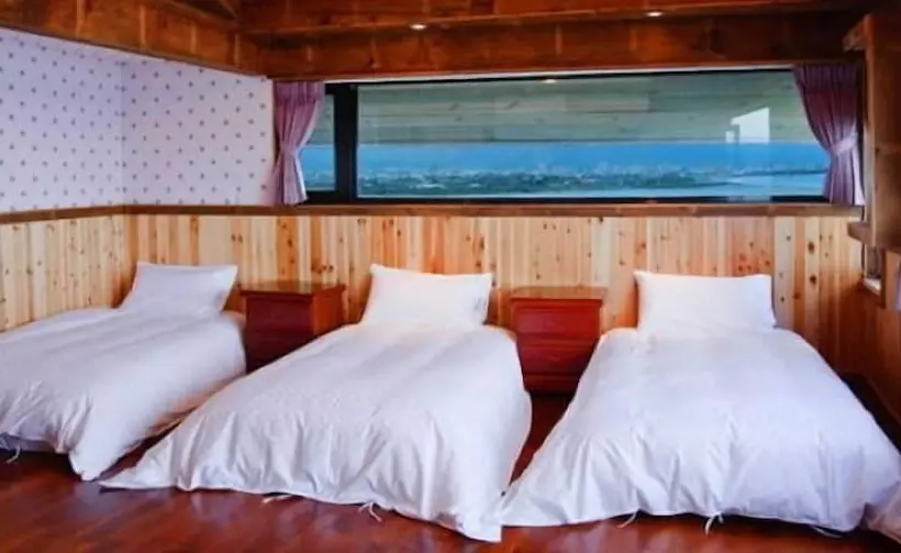 تختخواب و صبحانه Hualien Sea Sky Resort