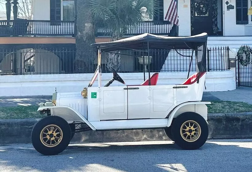 تختخواب و صبحانه The Mansion On 17th, Formerly Schaefer Haus