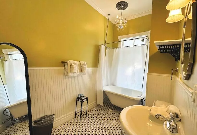 تختخواب و صبحانه The Mansion On 17th, Formerly Schaefer Haus