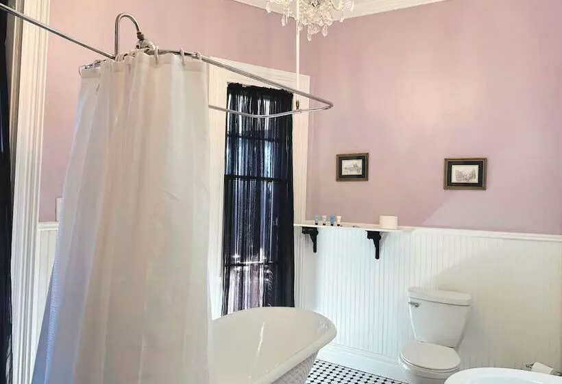 تختخواب و صبحانه The Mansion On 17th, Formerly Schaefer Haus