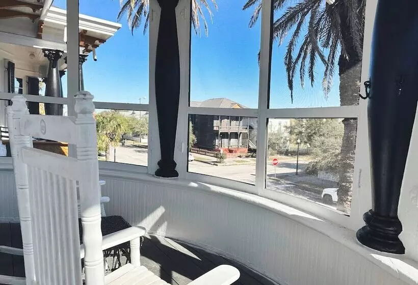 تختخواب و صبحانه The Mansion On 17th, Formerly Schaefer Haus