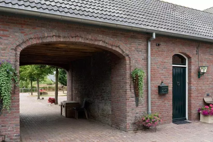 Hotelli Herberg De Lindehoeve