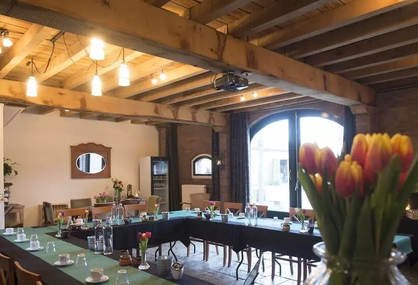 Hotelli Herberg De Lindehoeve