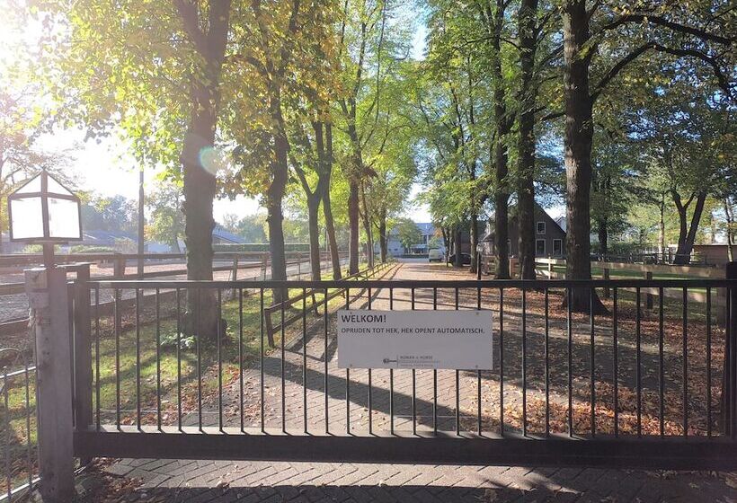 בית מלון כפרי Human & Horse