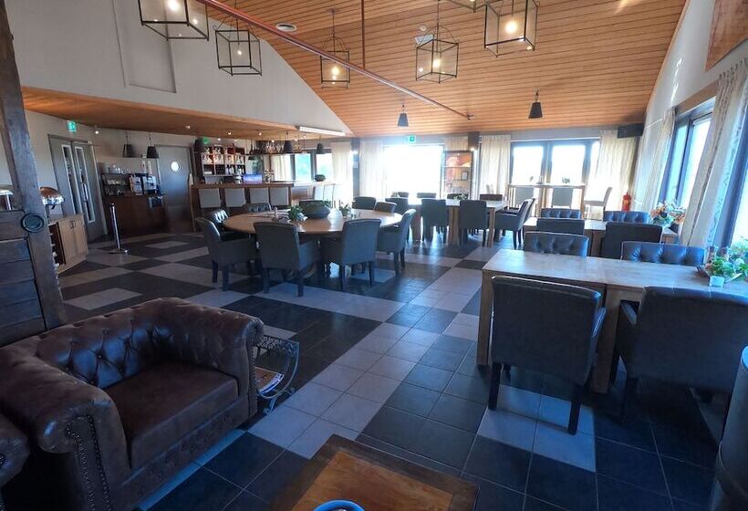 בית מלון כפרי Human & Horse