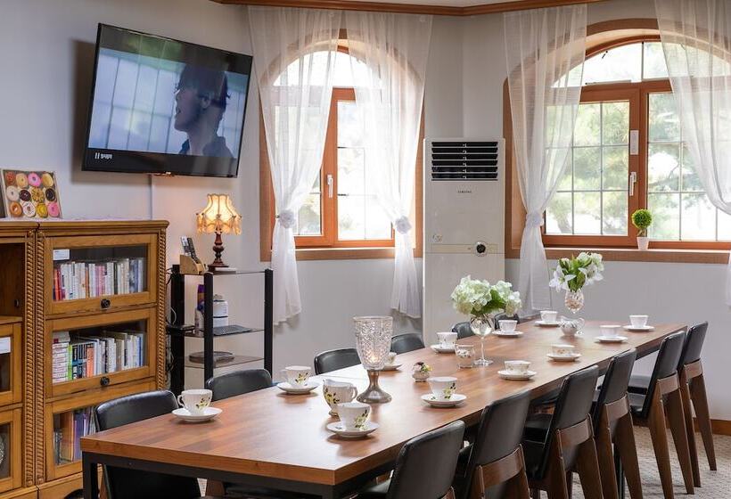 פנסיון The Hue Largo Bundang