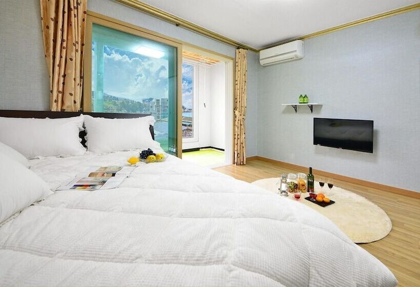 Samcheok Jangho Sanho Pension