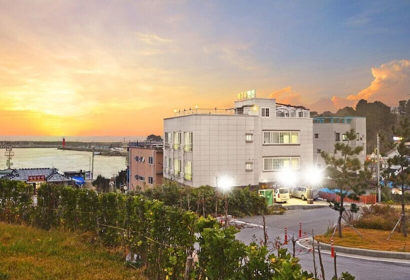 Samcheok Jangho Sanho Pension