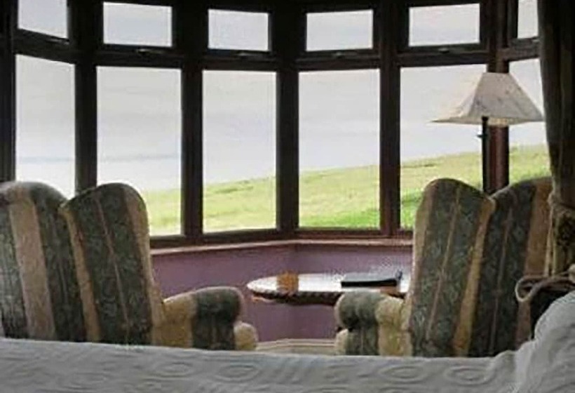 בית מלון כפרי Ballinalacken Castle Country House