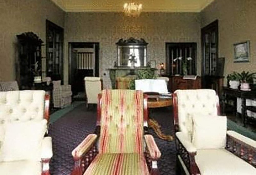 בית מלון כפרי Ballinalacken Castle Country House