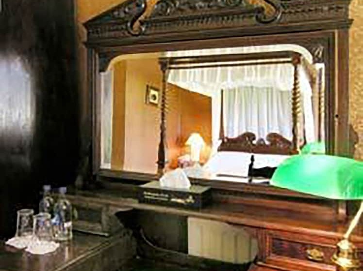 בית מלון כפרי Ballinalacken Castle Country House