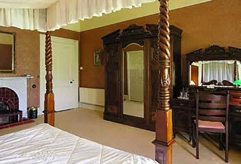 בית מלון כפרי Ballinalacken Castle Country House