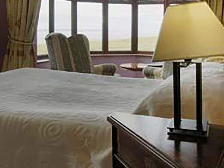 בית מלון כפרי Ballinalacken Castle Country House