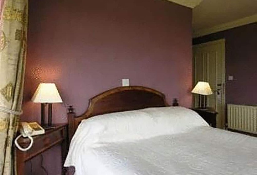 בית מלון כפרי Ballinalacken Castle Country House