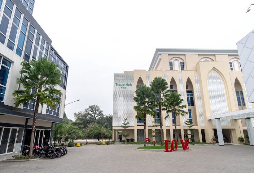 Travel Hub Hotel Kualanamu Airport