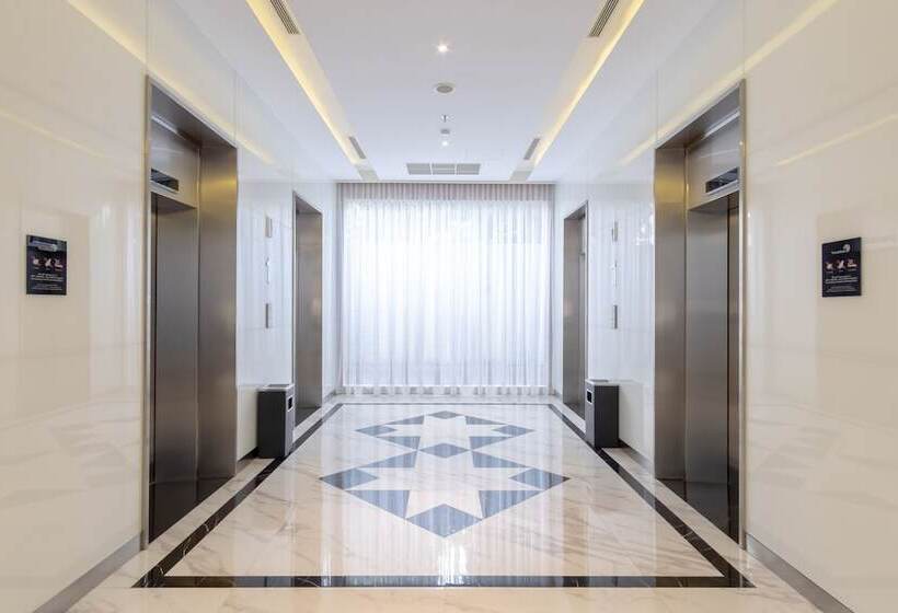 Travel Hub Hotel Kualanamu Airport