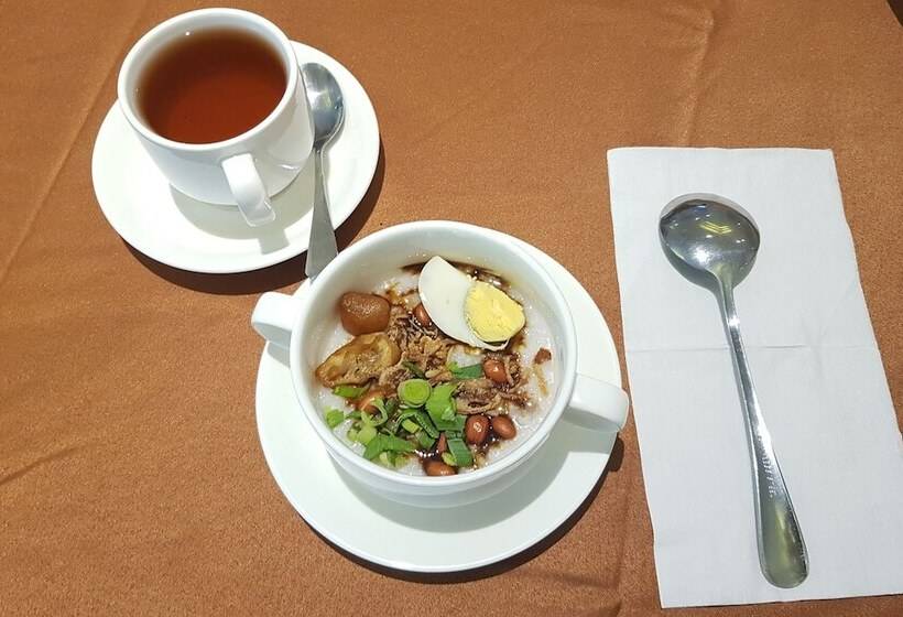 Travel Hub Hotel Kualanamu Airport