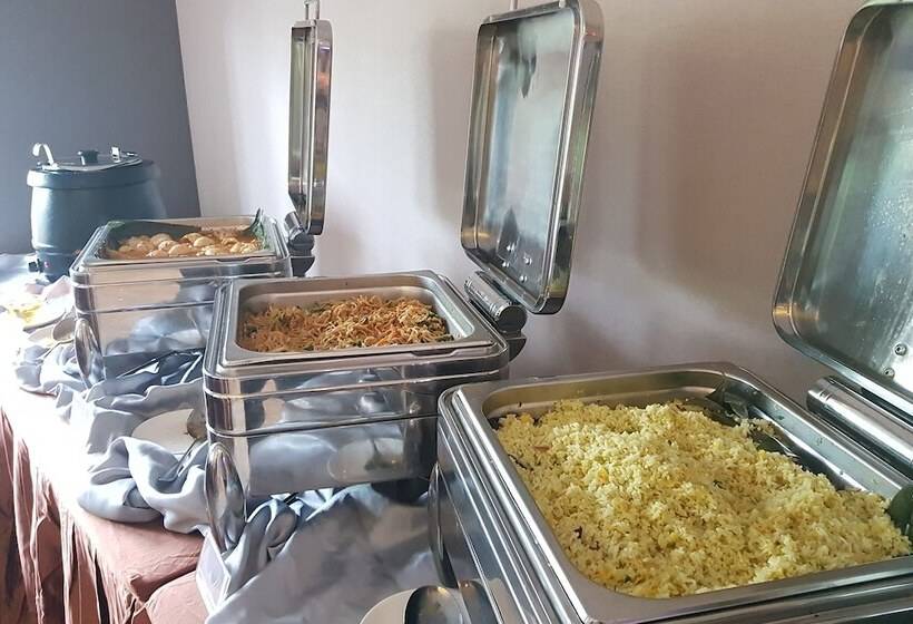 Travel Hub Hotel Kualanamu Airport