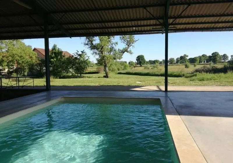 ベッドアンドブレックファースト La Roulotte Des Grillots