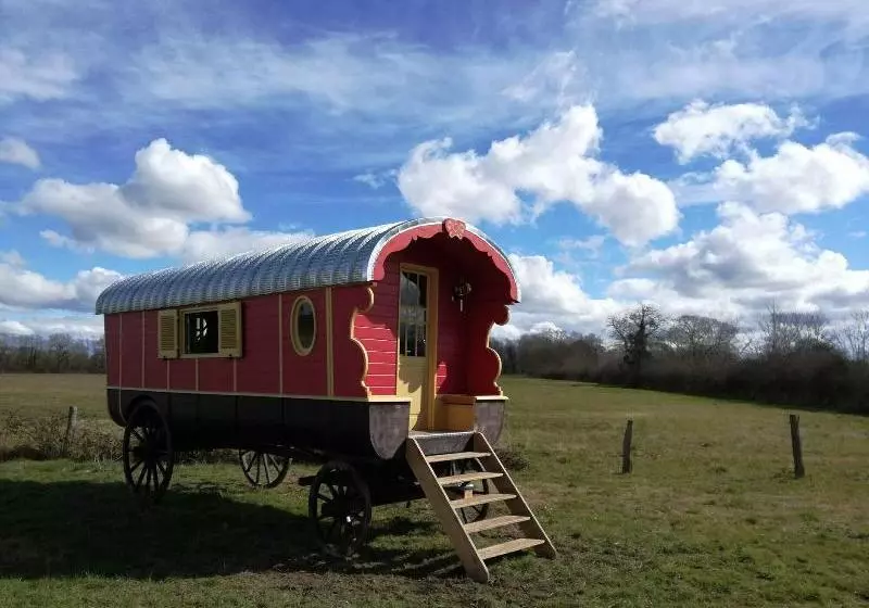 ベッドアンドブレックファースト La Roulotte Des Grillots