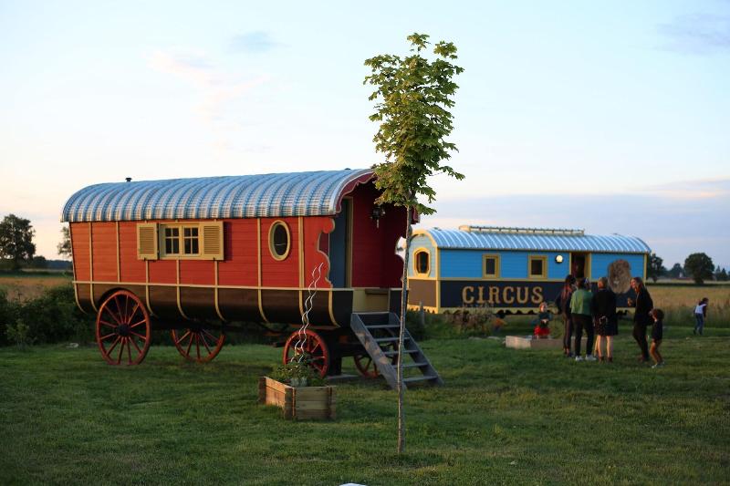 مبيت وإفطار La Roulotte Des Grillots