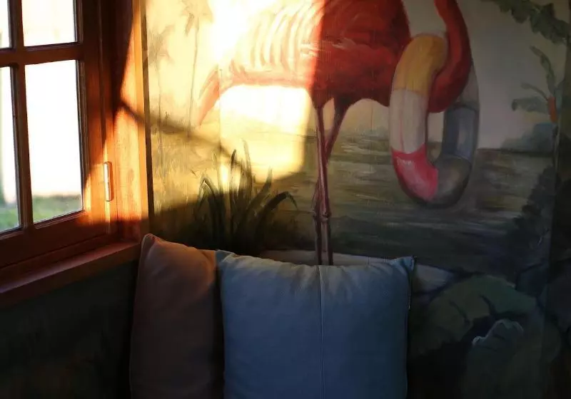 ベッドアンドブレックファースト La Roulotte Des Grillots