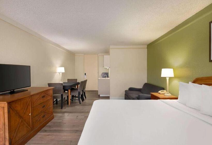 Hotel Baymont By Wyndham Daytona Beach Intl Speedway