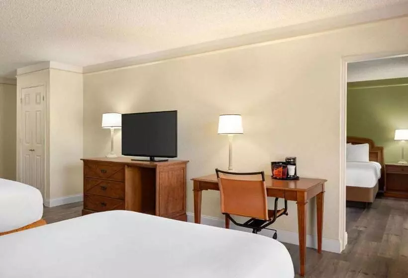 Hotel Baymont By Wyndham Daytona Beach   Intl Speedway