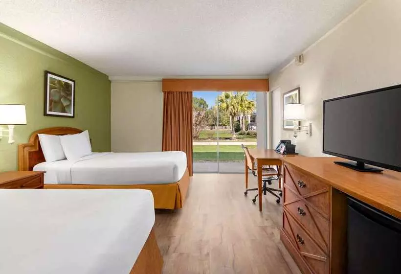 Hotel Baymont By Wyndham Daytona Beach   Intl Speedway