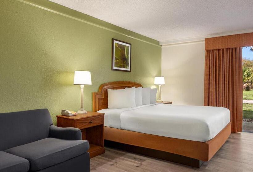 Hotel Baymont By Wyndham Daytona Beach Intl Speedway