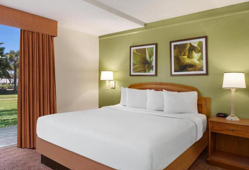 Hotel Baymont By Wyndham Daytona Beach Intl Speedway