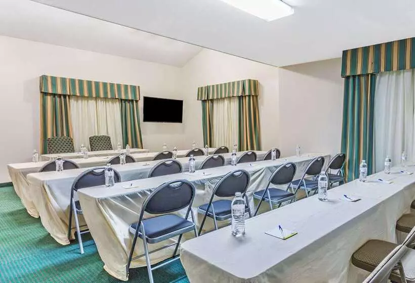 Hotelli Econo Lodge Richmond North Chesterfield