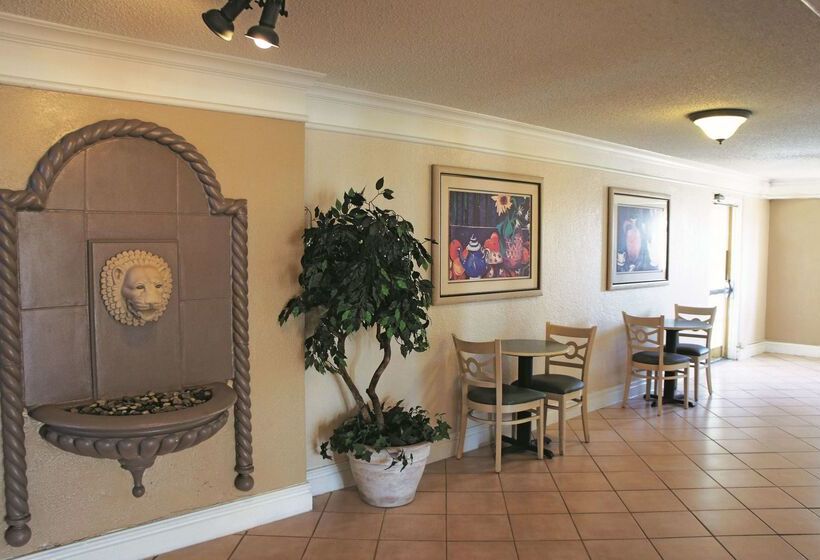 فندق La Quinta Inn By Wyndham Clute Lake Jackson