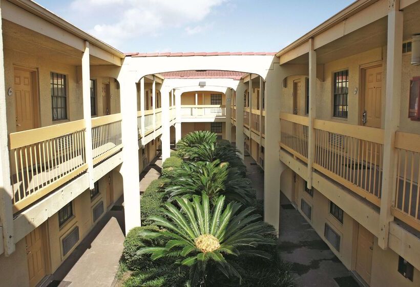 فندق La Quinta Inn By Wyndham Clute Lake Jackson