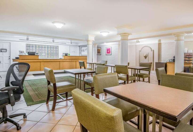 هتل La Quinta Inn By Wyndham Colorado Springs Garden Of The Gods