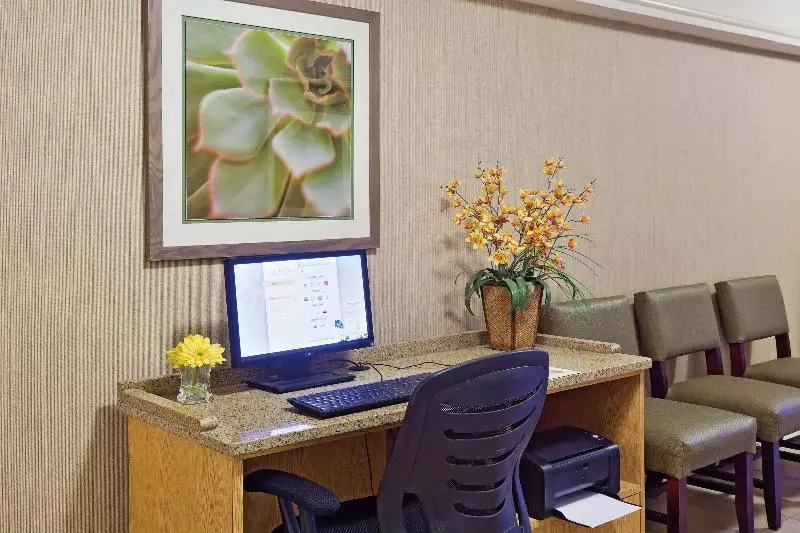 בית מלון כפרי La Quinta Inn By Wyndham Merrillville