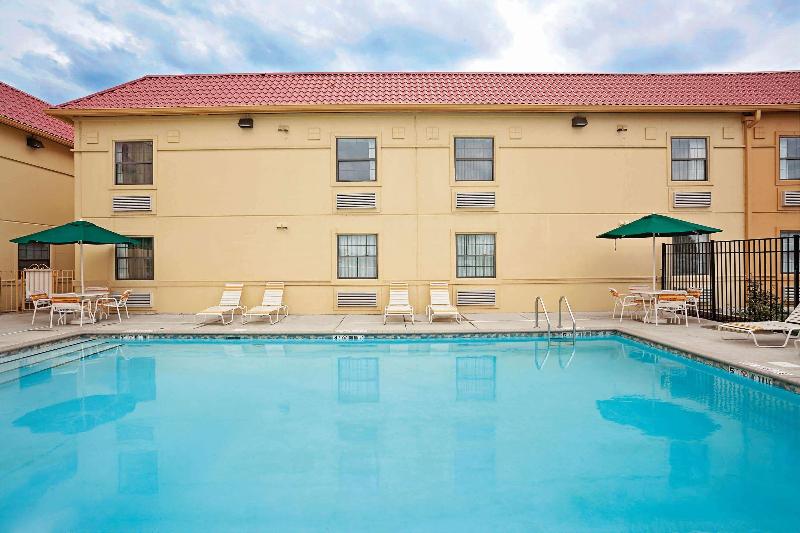 فندق La Quinta Inn By Wyndham Merrillville