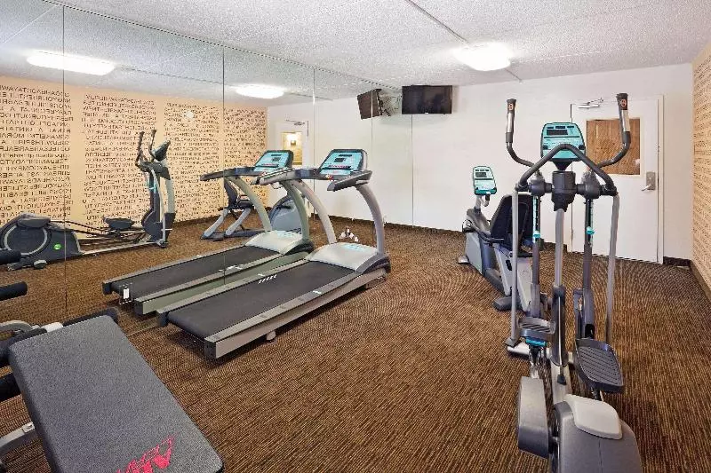 בית מלון כפרי La Quinta Inn By Wyndham Merrillville