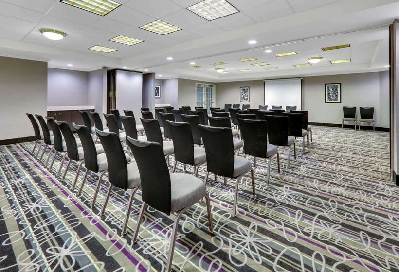 Hotel La Quinta By Wyndham Dallas   Addison Galleria