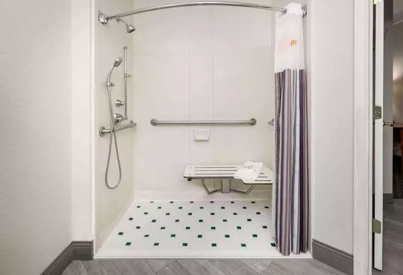 ホテル La Quinta By Wyndham Dallas   Addison Galleria