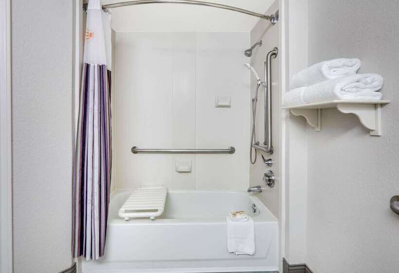 Hotel La Quinta By Wyndham Dallas   Addison Galleria