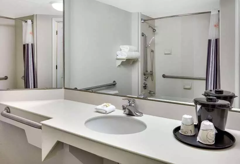 ホテル La Quinta By Wyndham Dallas   Addison Galleria